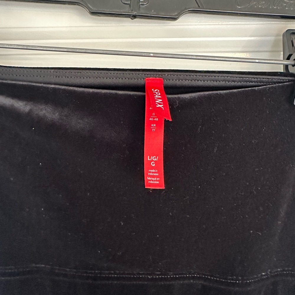 Like New Spanx Black Velvet High-Waisted Leggings - Picture 2 of 5